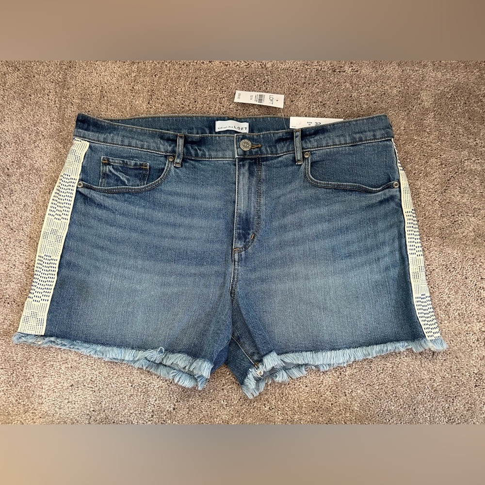 LOFT Denim Frayed Shorts NWT Size 14